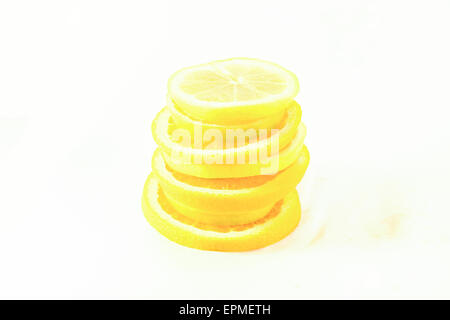 Un frutto torre, costruita di orange,verde lime e limone giallo Foto Stock