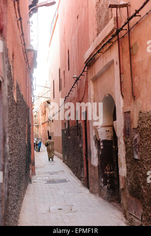 Passeggiate nel Mellah (quartiere ebraico) di Marrakech, Marocco. Foto Stock