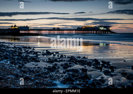 Cromer Beach e Pier a Cromer, Norfolk, Regno Unito. Foto Stock