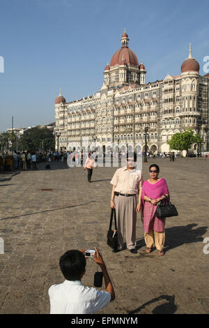 Il Taj Mahal Hotel, quattro mesi dopo l attacco terroristico su hotel/città foto scattata dal prossimo al Gateway of India,Coloba Foto Stock