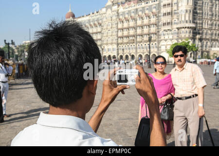 Il Taj Mahal Hotel, quattro mesi dopo l attacco terroristico su hotel/città foto scattata dal prossimo al Gateway of India,Coloba Foto Stock