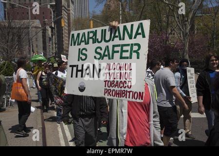 marzo annuale per legalizzare Marijuana a New York City. Foto Stock