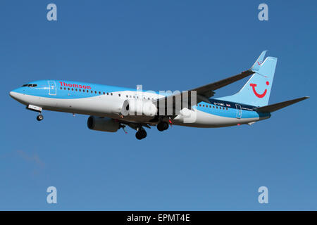 Thomson Airways Boeing 737-800 sull approccio a Malta Foto Stock