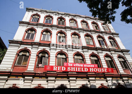 Scudo rosso House, alloggio economico gestito da Esercito della Salvezza e popolare tra i viaggiatori con zaino in spalla. Vicino al Taj Hotel, quattro mesi dopo l attentato terroristico di questa città in Coloba area di Mumbai/ Bombay, India del gigante economico e capitale dello stato del Maharashtra, India, Asia. Foto Stock