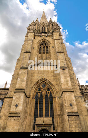 La Chiesa dell'Università di Santa Maria Vergine ( St Mary's o SMV per brevi ) visto dalla Catte Street a Oxford, Inghilterra, Regno Unito. Foto Stock