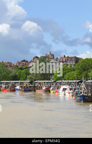 Barche da pesca ormeggiate lungo il fiume Rother a Rye, East Sussex, England, Regno Unito Foto Stock