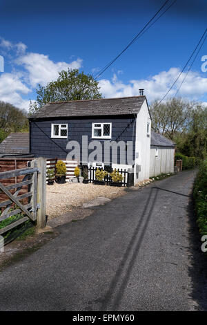 Clatterford, Isle of Wight, ha un certo numero di case e villette e la vista verso il castello di Carisbrooke è stata abbozzata da Turner. Foto Stock