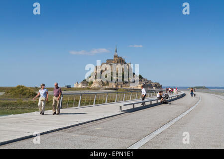 Mont St Michel e il nuovo ponte in Settembre Foto Stock