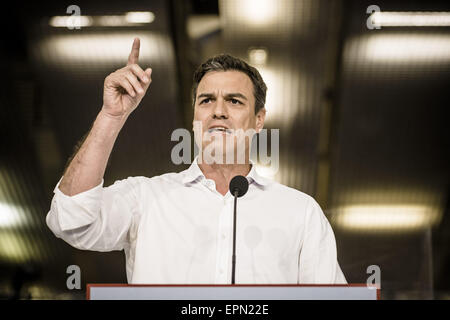 19 maggio 2015 - Pedro Sanchez, segretario generale del socialista spagnolo Workers' Party (PSOE) offre un discorso durante la PSC centrali del rally della campagna per le elezioni municipali in Barcelona © Matthias Oesterle/ZUMA filo/ZUMAPRESS.com/Alamy Live News Foto Stock