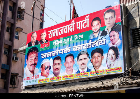 Mumbai India,Apollo Bandar,Colaba,Causeway,mercato,Shahid Bhagat Singh Marg,strada,cartellone,pubblicità,annuncio,politico,candidati,politici,partito,campo Foto Stock