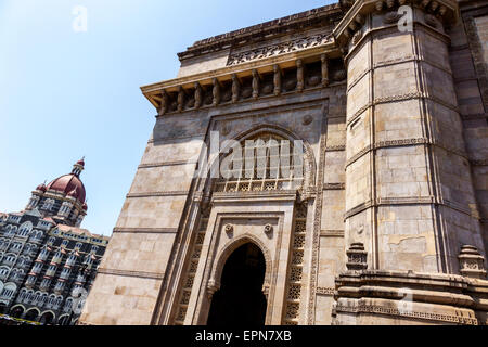 Mumbai India, Apollo Bandar, Colaba, Gateway of India, Indo-Saracenic stile arco in pietra, il Taj Mahal Palace, hotel, India150227137 Foto Stock