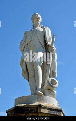 Norwich, Norfolk, Inghilterra. Statua di Lord Horatio Nelson (da Thomas Milnes; 1856) nella parte superiore vicino a Norwich Cathedral. Foto Stock