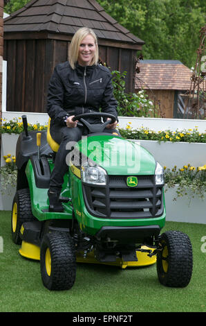 Zara Phillips seduto su un trattore John Deere al Chelsea Flower Show 2015 Foto Stock