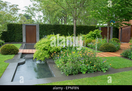 2015 RHS Chelsea Flower Show, la Homebase rifugio urbano Garden, progettato da Adam Frost Foto Stock