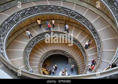 Scala del Bramante. Musei Vaticani. Progettato da Giuseppe Momo, 1932, ispirato da una scalinata a spirale progettato da Donato Bramante. Foto Stock