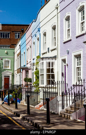 Case colorate off King's Road, a Chelsea, Londra, Inghilterra Foto Stock