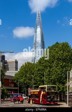 Un tour di Londra Bus e la Shard, Londra, Inghilterra Foto Stock