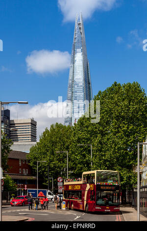 Un tour di Londra Bus e la Shard, Londra, Inghilterra Foto Stock