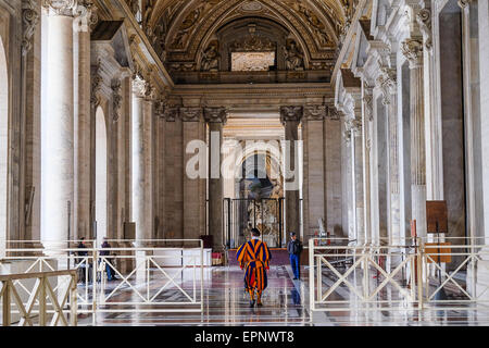 Città del Vaticano. Il 20 maggio 2015. Papa Francesco, Udienza generale del 20 maggio 2015 - Piazza San Pietro Credito: Davvero Facile Star/Alamy Live News Foto Stock