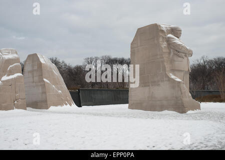 WASHINGTON DC, Stati Uniti d'America - Il MLK Memorial sul lungomare di Washington DC e del Bacino di marea dopo un inverno tempesta di neve. Foto Stock