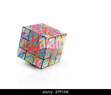 Questo alterato il cubo di Rubik ispira la creatività. Appena avere divertimento e ottenere confuso Foto Stock