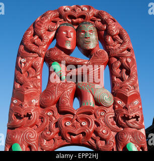 Complesse sculture di legno a Te Po culturale Maori village vicino a Rotorua - Isola del nord della Nuova Zelanda Foto Stock