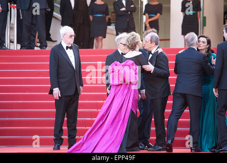 Cannes, Francia. Il 20 maggio 2015. Michael Caine e Jane Fonda, Harvey Keitel, Rachel Weisz, Paul Dano e Paolo Sorrentino, in occasione del gala screening per il film La gioventù al 68esimo Festival del Cinema di Cannes, mercoledì 20 maggio 2015, Cannes, Francia. Credito: Doreen Kennedy/Alamy Live News Foto Stock