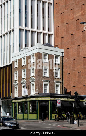 Le tre corone pub su East Road vicino al City Road e Old Street rotatoria in London N1 UK KATHY DEWITT Foto Stock