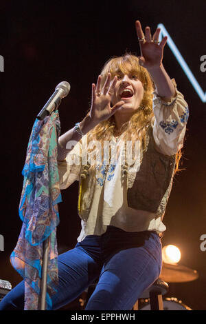 Irvine, California, USA. 16 Maggio, 2015. Il cantante FLORENCE WELCH di Firenze e la macchina esegue live durante il KROQ Weenie Roast Y Fiesta a Irvine Meadows anfiteatro a Irvine, California © Daniel DeSlover/ZUMA filo/Alamy Live News Foto Stock