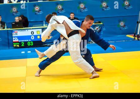 Orenburg, Russia - 17 Maggio 2015: Lotta J.Turek, Repubblica Ceca e D.Stepien, Polonia alla coppa europea di judo Foto Stock
