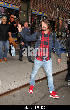 New York, New York, Stati Uniti d'America. Il 20 maggio 2015. Cantante e musicista Dave Grohl da FOO FIGHTERS assiste la nastratura finale di 'Late Show con David Letterman" tenutasi presso la Ed Sullivan Theater. Credito: Nancy Kaszerman/ZUMAPRESS.com/Alamy Live News Foto Stock