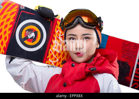 Femmina giovane sciatore con sci in spalla Foto Stock