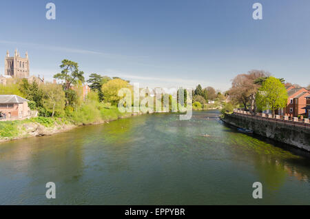 Fiume Wye fluente attraverso Hereford Foto Stock