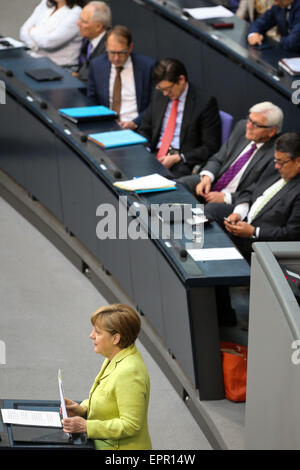 Berlino, Germania. 21 Maggio, 2015. Il cancelliere tedesco Angela Merkel parla del prossimo vertice G7 durante una sessione di incontro presso il Bundestag, la camera bassa del Parlamento, a Berlino, Germania, il 21 maggio 2015. Credito: Zhang ventola/Xinhua/Alamy Live News Foto Stock