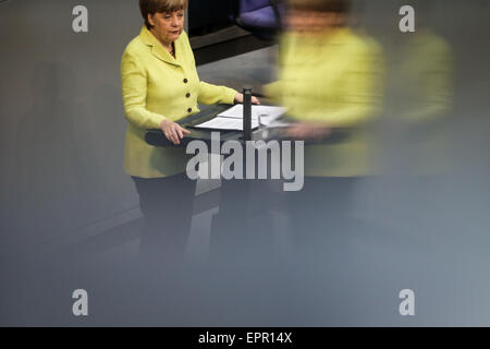 Berlino, Germania. 21 Maggio, 2015. Il cancelliere tedesco Angela Merkel parla del prossimo vertice G7 durante una sessione di incontro presso il Bundestag, la camera bassa del Parlamento, a Berlino, Germania, il 21 maggio 2015. Credito: Zhang ventola/Xinhua/Alamy Live News Foto Stock