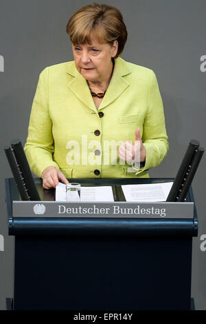 Berlino, Germania. 21 Maggio, 2015. Il cancelliere tedesco Angela Merkel parla del prossimo vertice G7 durante una sessione di incontro presso il Bundestag, la camera bassa del Parlamento, a Berlino, Germania, il 21 maggio 2015. Credito: Zhang ventola/Xinhua/Alamy Live News Foto Stock