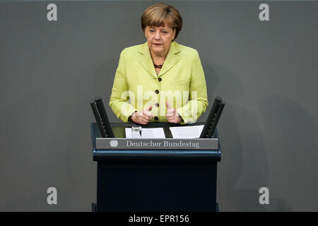 Berlino, Germania. 21 Maggio, 2015. Il cancelliere tedesco Angela Merkel parla del prossimo vertice G7 durante una sessione di incontro presso il Bundestag, la camera bassa del Parlamento, a Berlino, Germania, il 21 maggio 2015. Credito: Zhang ventola/Xinhua/Alamy Live News Foto Stock