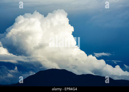 Un bel mix di aria di tempesta su Krim montagna, sulla Ljubljansko barje, a sud di Lubiana, Slovenia. Lubiana Mar Foto Stock