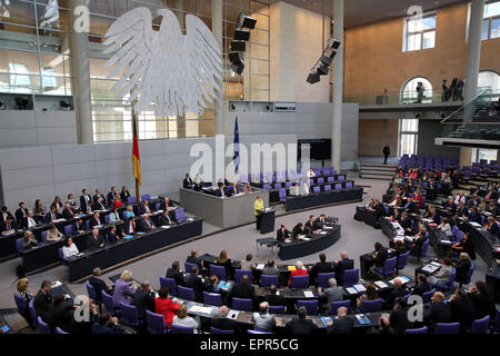 Berlino, Germania. 21 Maggio, 2015. Cancelliere federale tedesco Angela Merkel parla al Bundestag tedesco a Berlino, Germania, 21 maggio 2015. Foto: WOLFGANG KUMM/dpa/Alamy Live News Foto Stock