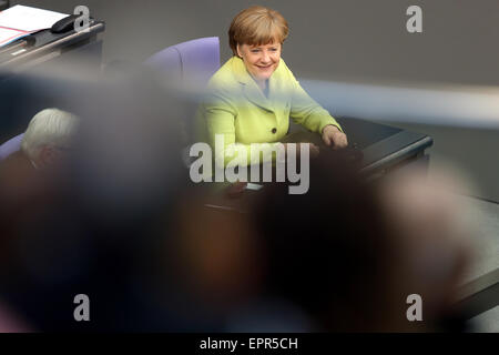 Berlino, Germania. 21 Maggio, 2015. Cancelliere federale tedesco Angela Merkel parla al Bundestag tedesco a Berlino, Germania, 21 maggio 2015. Foto: WOLFGANG KUMM/dpa/Alamy Live News Foto Stock