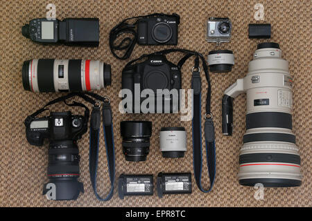Professional Canon Attrezzature fotografiche compresi corpi macchina e una selezione di accessori e obiettivi. Foto Stock