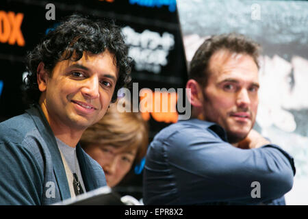 Tokyo, Giappone. 21 Maggio, 2015. (L a R) Direttore notte Shyamalan e l'attore Matt Dillon frequentare il talk show del mistero dramma "Wayward pini' al Regno di cinema in area Toyosu il 21 maggio 2015, Tokyo, Giappone. Dillon e Shyamalan sono in Giappone per promuovere contemporaneamente il lancio a livello mondiale del mistero dramma attraverso il canale FOX. Wayward Pines è una serie televisiva americana basata sul romanzo di pini di Blake Crouch. Credito: Rodrigo Reyes Marin/AFLO/Alamy Live News Foto Stock