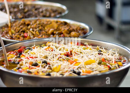 Verdure sottaceto nel mercato, Iran Foto Stock