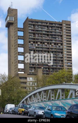 Trellick Tower by Ernő Goldfinger a Notting Hill, Londra. Foto Stock