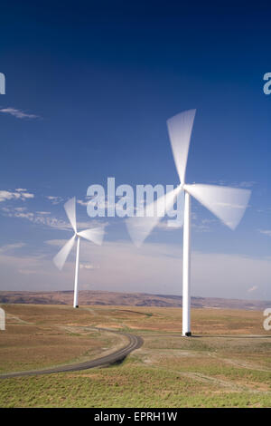 Mulini a vento di raccolta di energia eolica sul Columbia River Gorge nei pressi di Arlington, o. Foto Stock