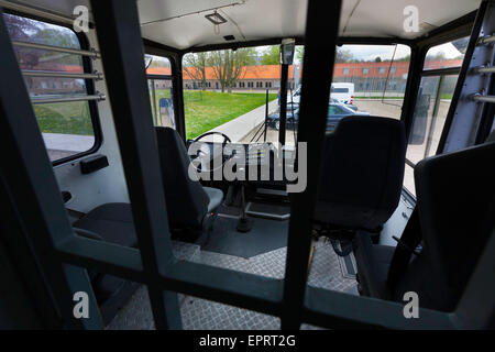 Volvo bus per il trasporto dei prigionieri detenuti nella prigione di "museo ' Veenhuizen Paesi Bassi Europa interno posto di guida Foto Stock