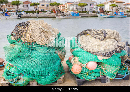 Le reti da pesca, barche da pesca in background Foto Stock