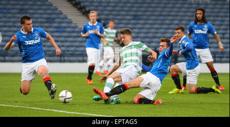 Glasgow, Scozia. 21 Maggio, 2015. Little Big Shot Gioventù scozzese finale di coppa. Celtic versus Rangers. Luca punteggi Donnelly Celtic il 3° obiettivo di renderlo 3-1 Credito: Azione Sport Plus/Alamy Live News Foto Stock