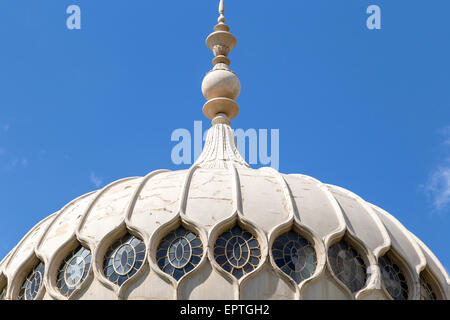 Vista in dettaglio di una delle cupole ornate del Royal Pavilion, una ex residenza reale in Brighton, East Sussex, Inghilterra, Regno Unito. Foto Stock