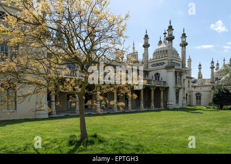 Vista sul Royal Pavilion, una ex residenza reale in Brighton, East Sussex, Inghilterra, Regno Unito. Si tratta di un sito Patrimonio Mondiale dell'UNESCO. Foto Stock